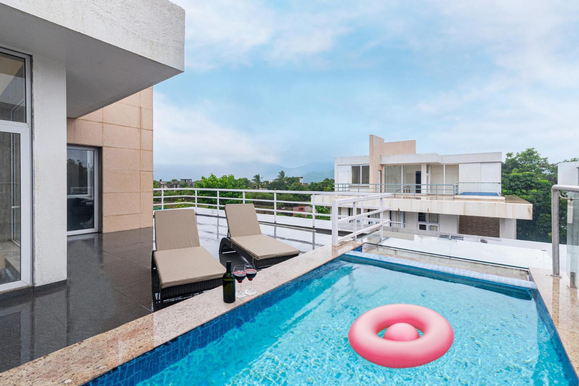 Sierra Skies By Stayvista - A Mountain-View Villa Featuring A Rooftop Swimming Pool, Jacuzzi, Turf, And A Gym For An Elevated Stay Lonavala Buitenkant foto